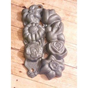 John Wright 1991 Cast Iron Floral Lily Mold Muffin